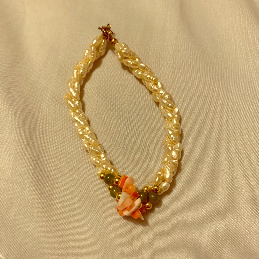 Twisted pearl bracelet